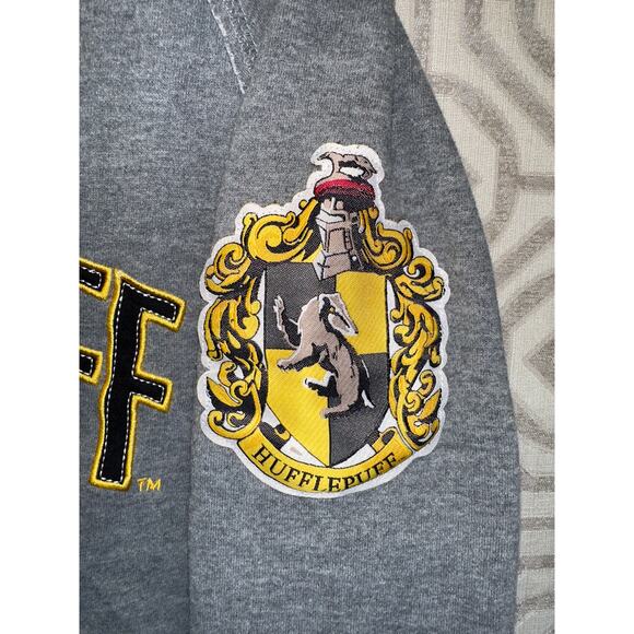 Harry‎ Potter Hufflepuff Crewneck Sweatshirt  Size M Yellow Black Crest - Picture 5 of 7